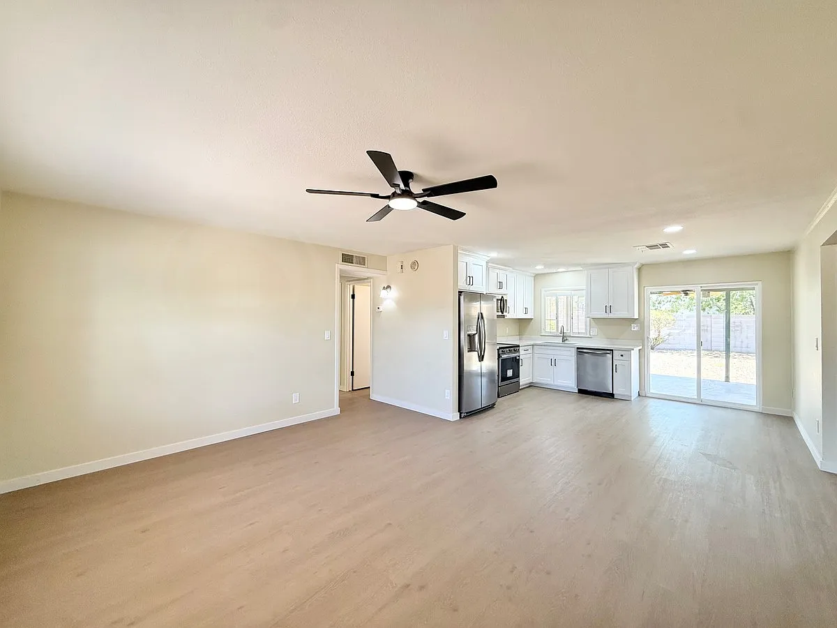 3 bed, 1.0 bath, 1050 sqft, $1,849 — Photo 4