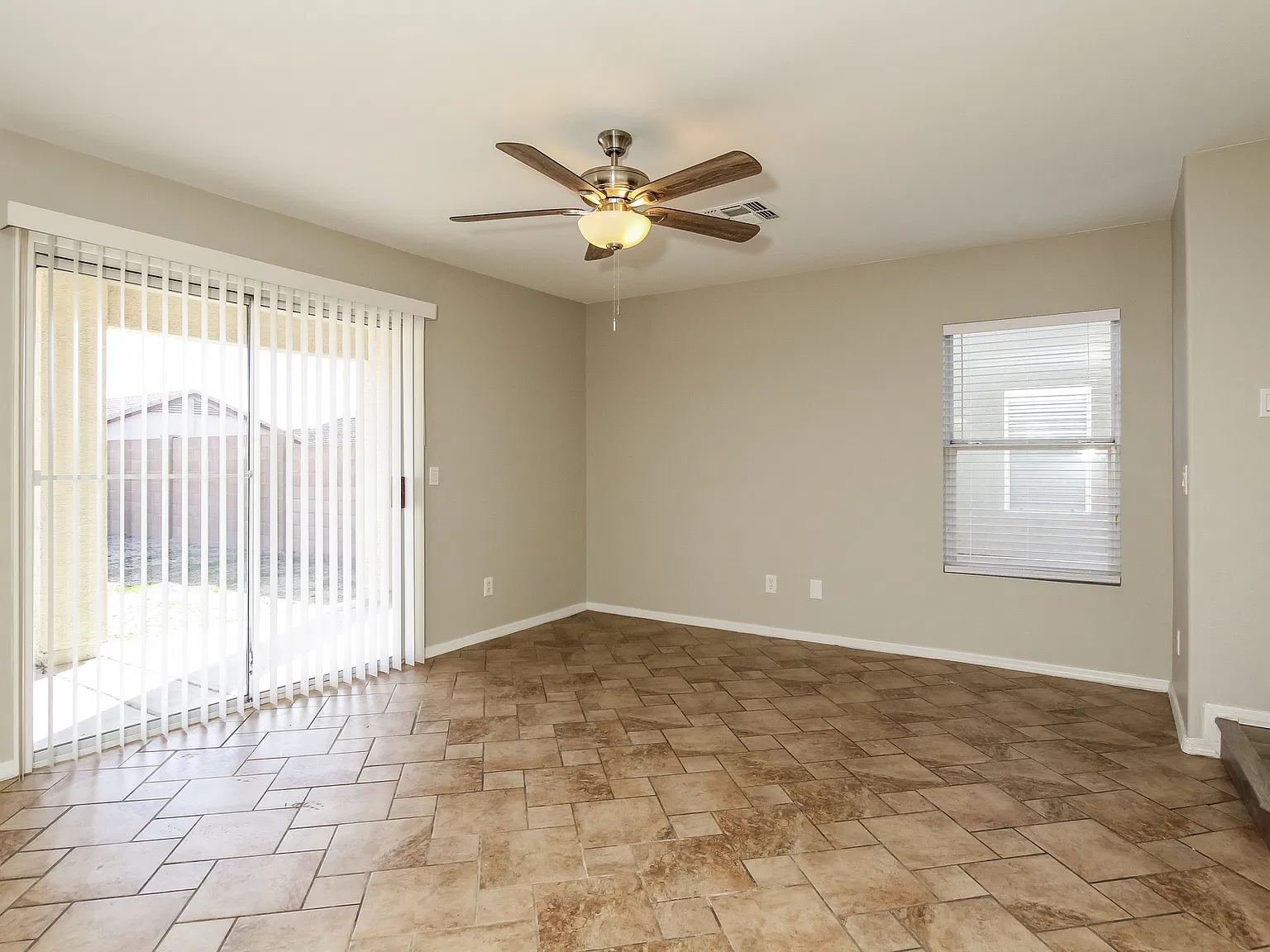 4 bed, 2.5 bath, 1385 sqft, $1,865 — Photo 4