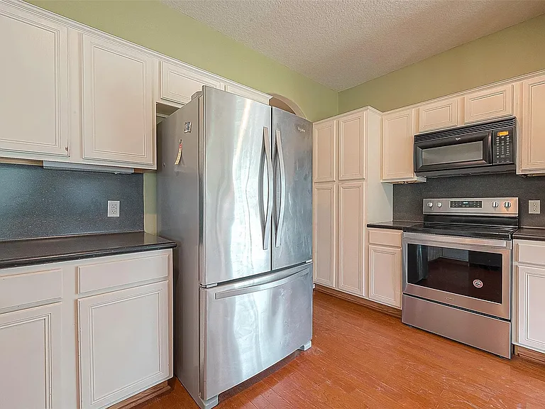 14403 Vlasta St — Photo 26