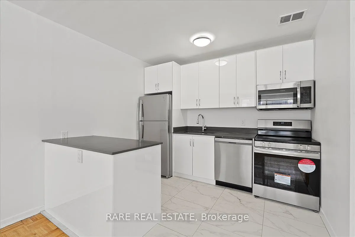 Building Photo - 3111 Eglinton Ave E #102