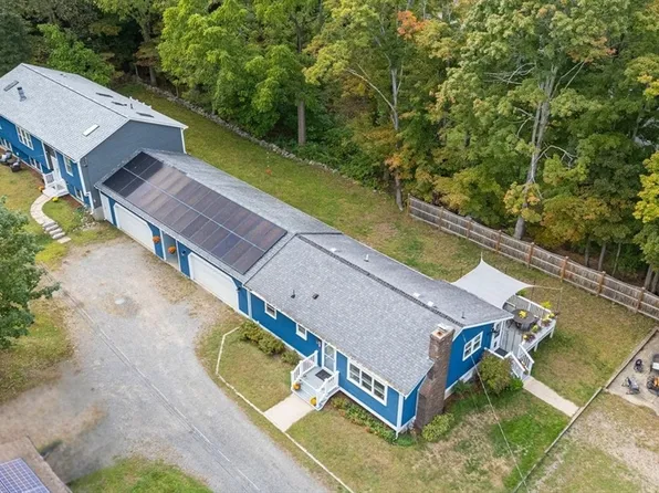 34 & 34R Pickering St, Essex, MA 01929