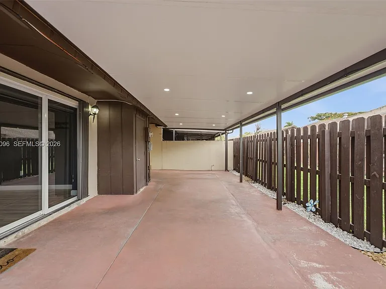 11601 SW 123rd Ave — Photo 5