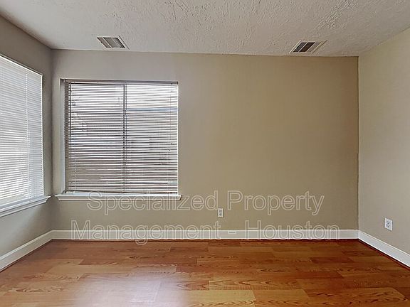 4th image of 15802 W Park Ct