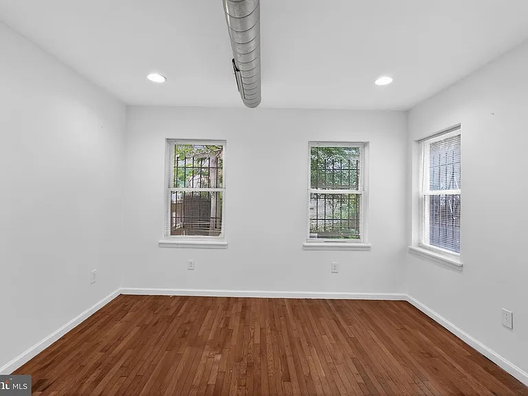 1729 W Master St #B — Photo 8