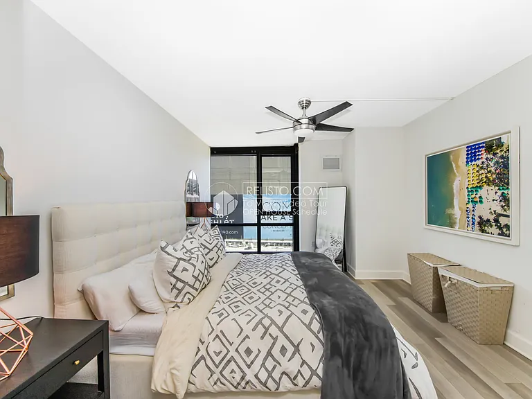 250 King St #652 — Photo 14