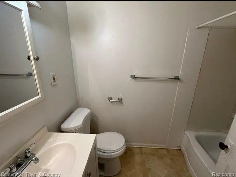 2708 Riverside Dr #4 — Photo 7
