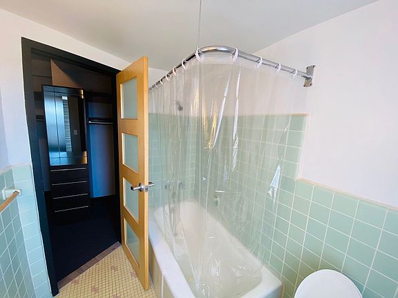4th image of 316 Oak Grove St #907