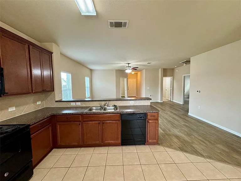 3301 Stirrat St — Photo 5