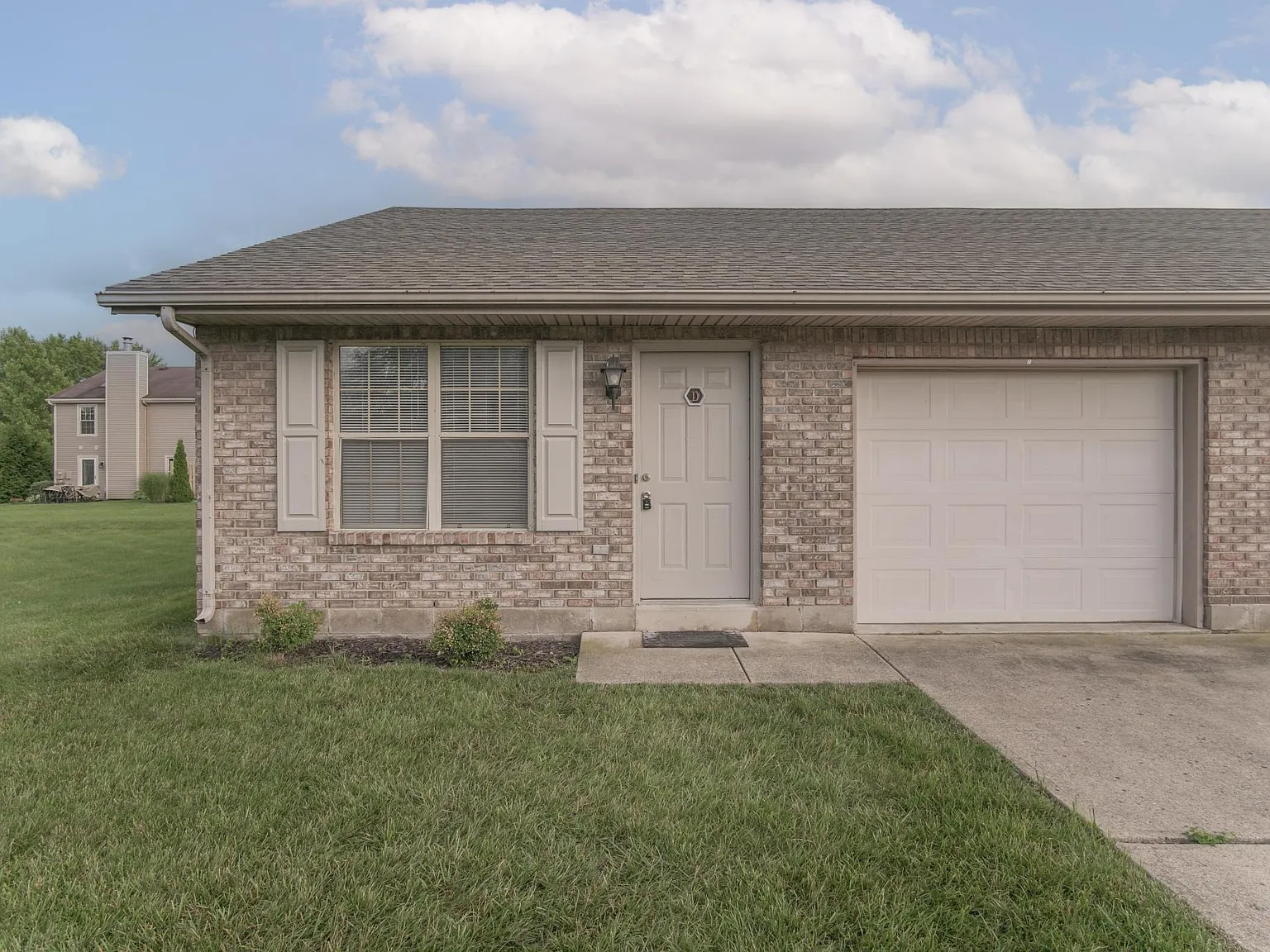 575 Kitrina Ave — Photo 2