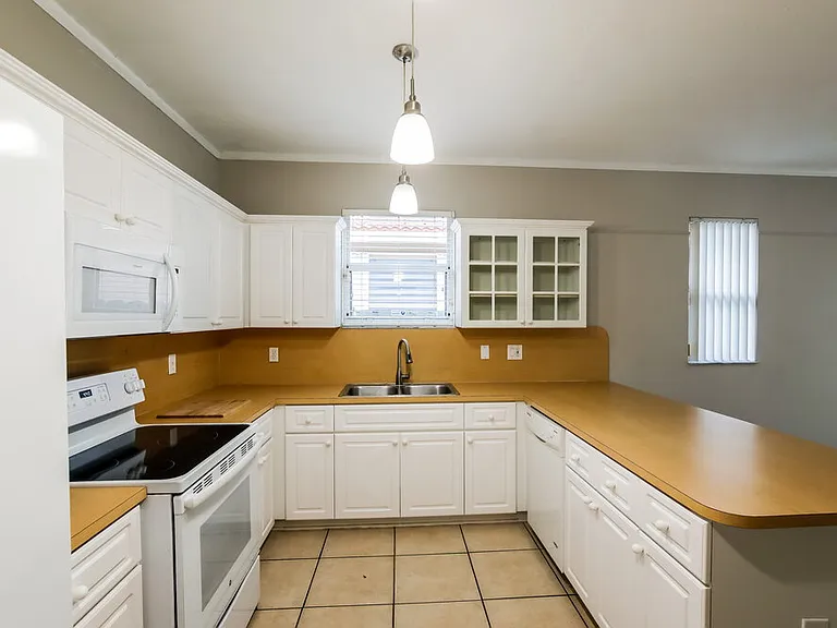 5401 SW 132nd Ter — Photo 5