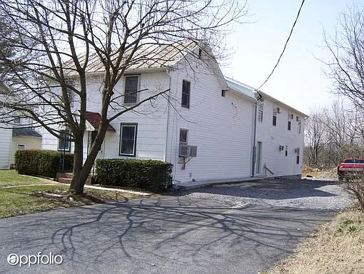 420 N Earl St #2939051 photo 1