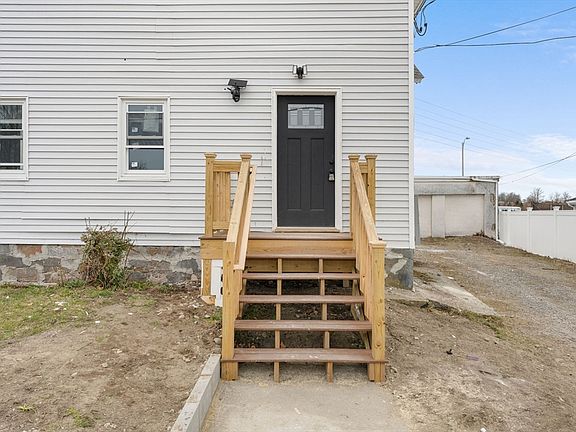 4th image of 161 Cohannet St