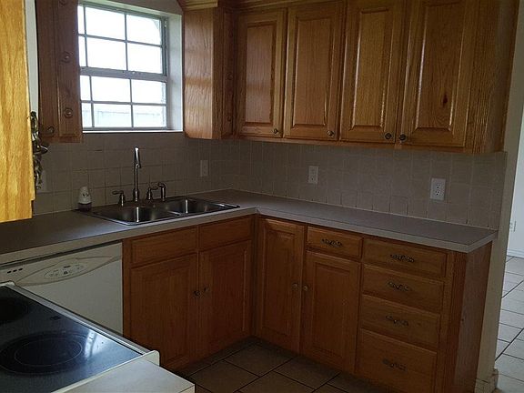 4th image of 1403 N Victoria Ave