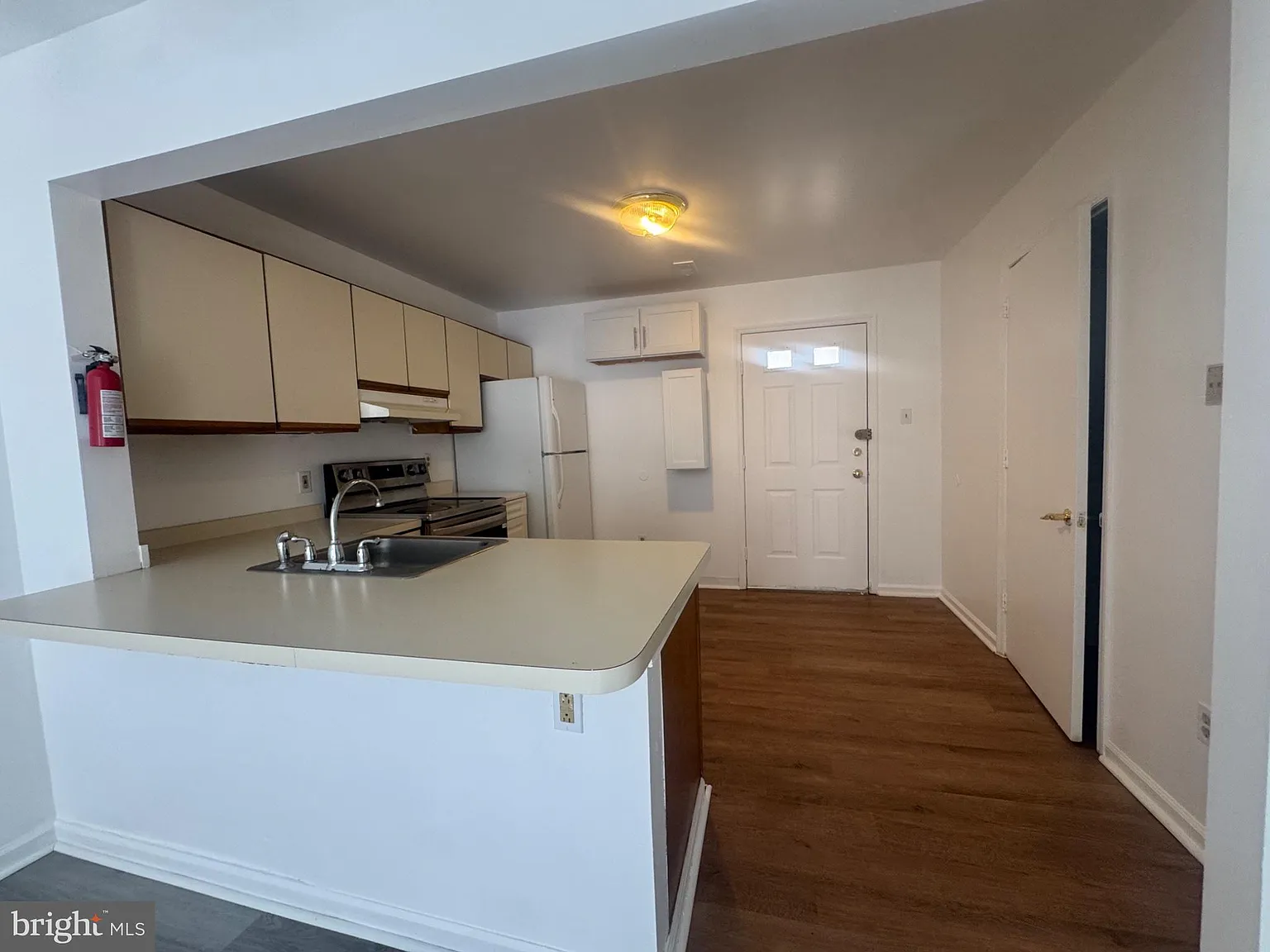 3 bed, 1.5 bath, 1150 sqft, $1,750 — Photo 4