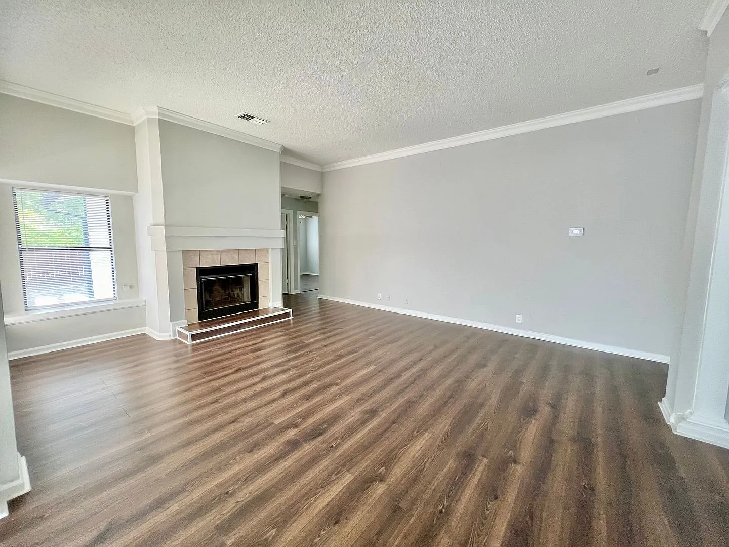 *Move In Special* Charming 3br Home Near Randolph Afb With Fireplace & Covered Patio! — Photo 3