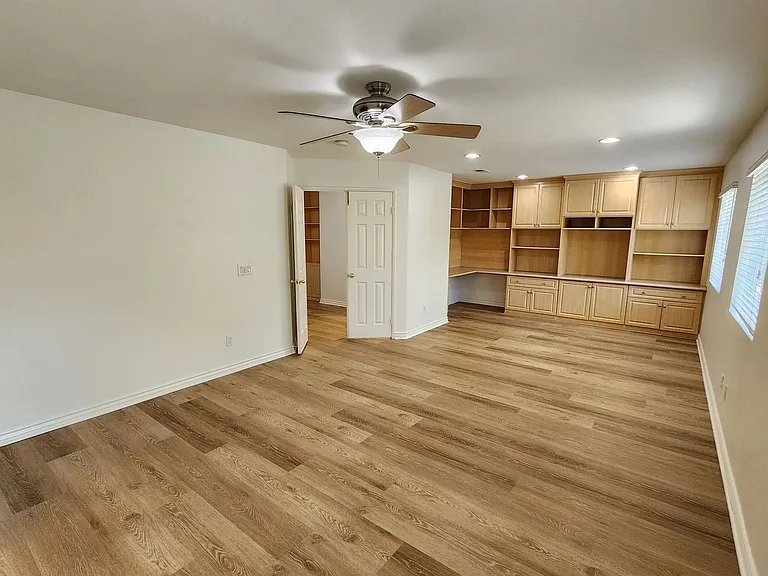 26 Anglesite — Photo 16
