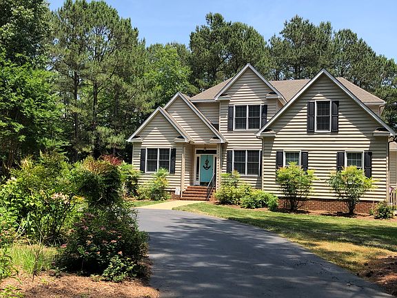 2nd image of 223 Gate House Blvd