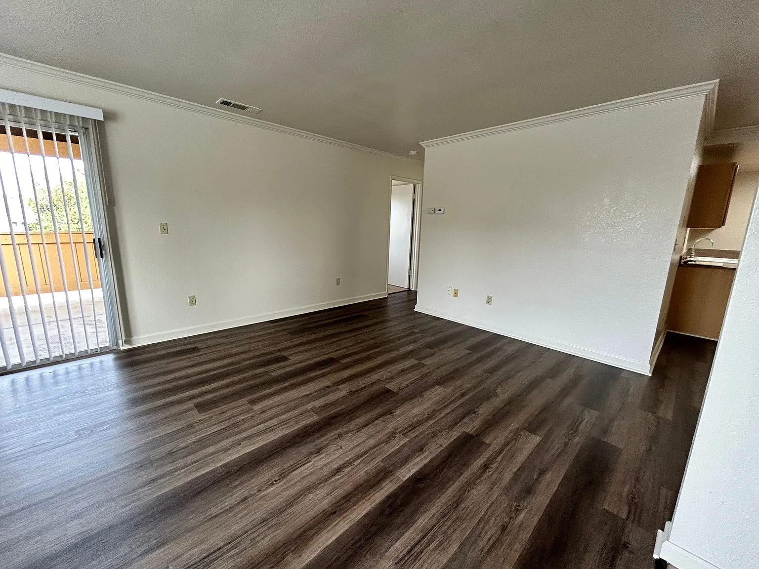 2 bed, 941 sqft, $1,880 — Photo 3
