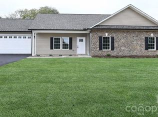 3835 Sulphur Springs Rd NE, Hickory, NC 28601