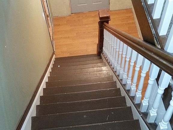 2nd image of 709 Ashland St S