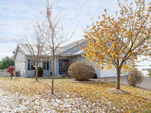 1261 Peninsula Ln, Whitewater, WI 53190
