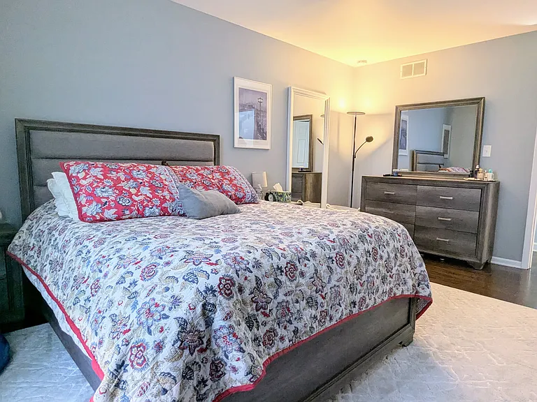 319 W Doral Ct — Photo 10