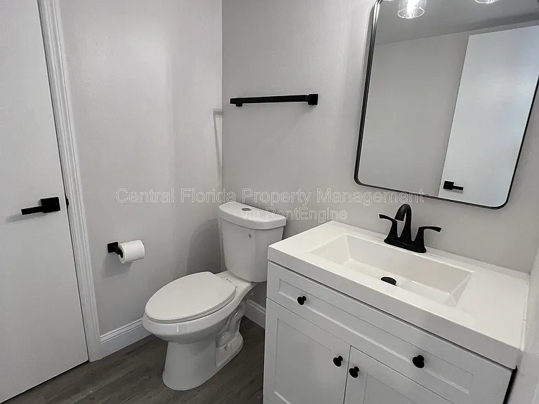 916 Robinhood Ct — Photo 11