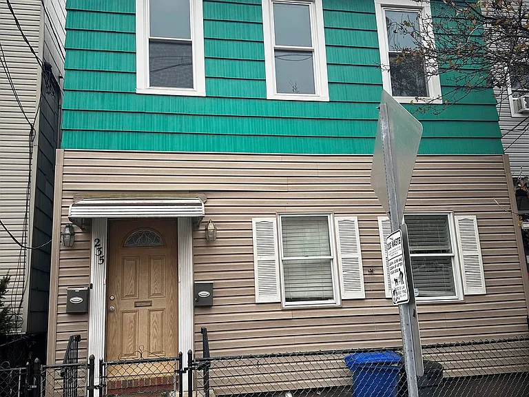 235 Griffith St #1 — Photo 9