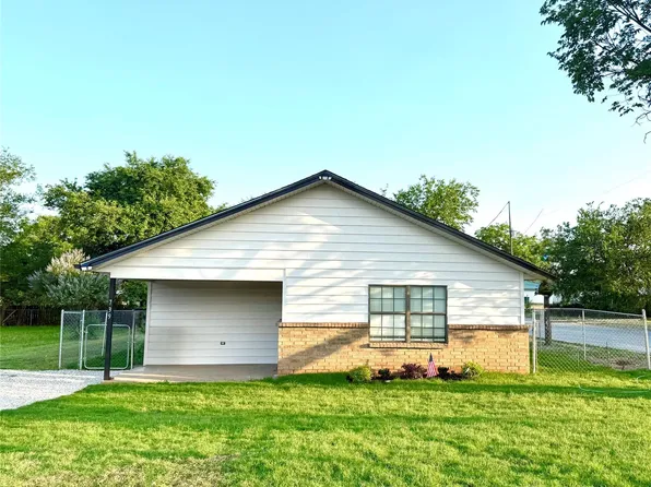 739 W Pine St, Jacksboro, TX 76458