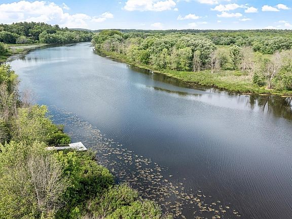 4th image of 389 River Rd