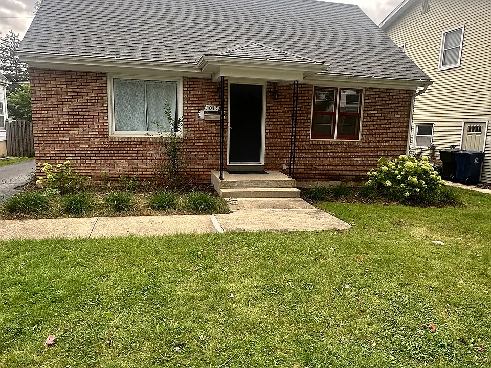 1015 N Main St