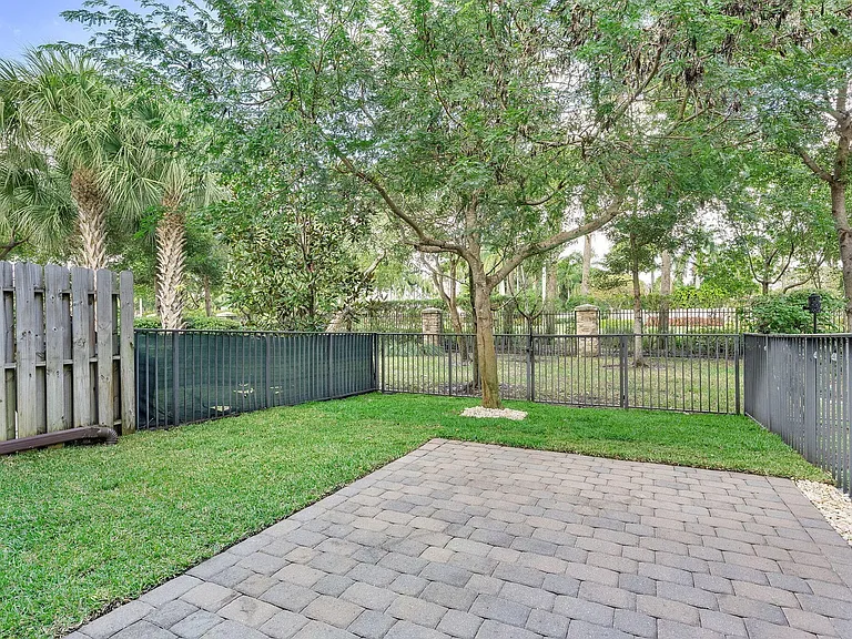 12756 Anthorne Ln S — Photo 46