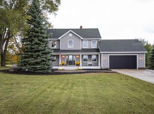 1515 S Donnybrook Rd, Suttons Bay, MI 49682
