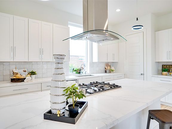3rd image of 1612 Bennett Ave #101