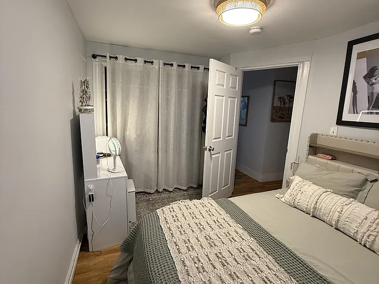 861 E 1st St #1 — Photo 7