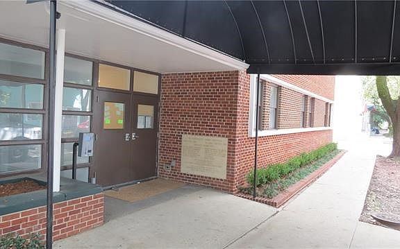 5th image of 821 Washington Ave #204