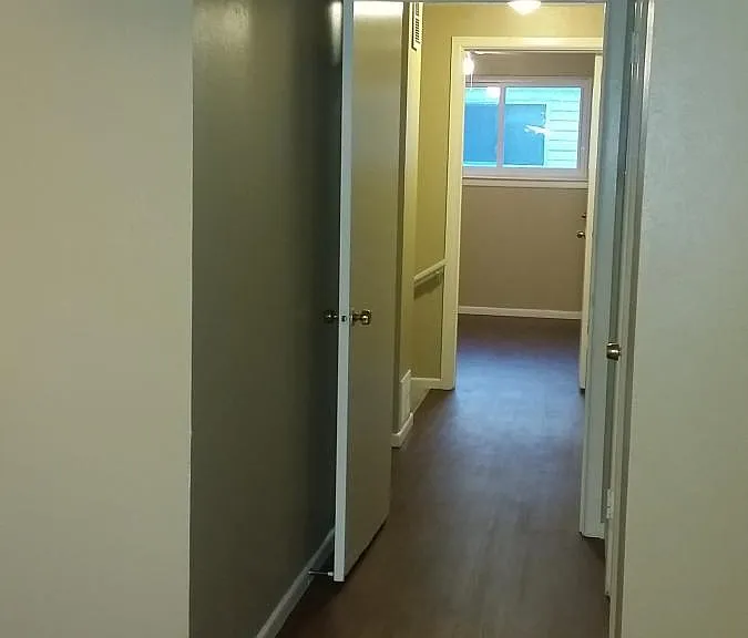 505 Hughes Dr — Photo 2