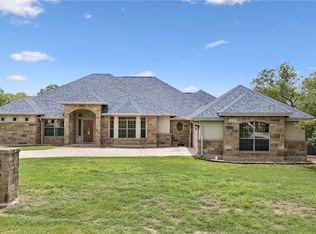 107 Oakview Dr, Floresville, TX 78114