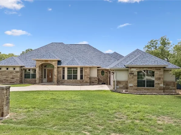 107 Oakview Dr, Floresville, TX 78114
