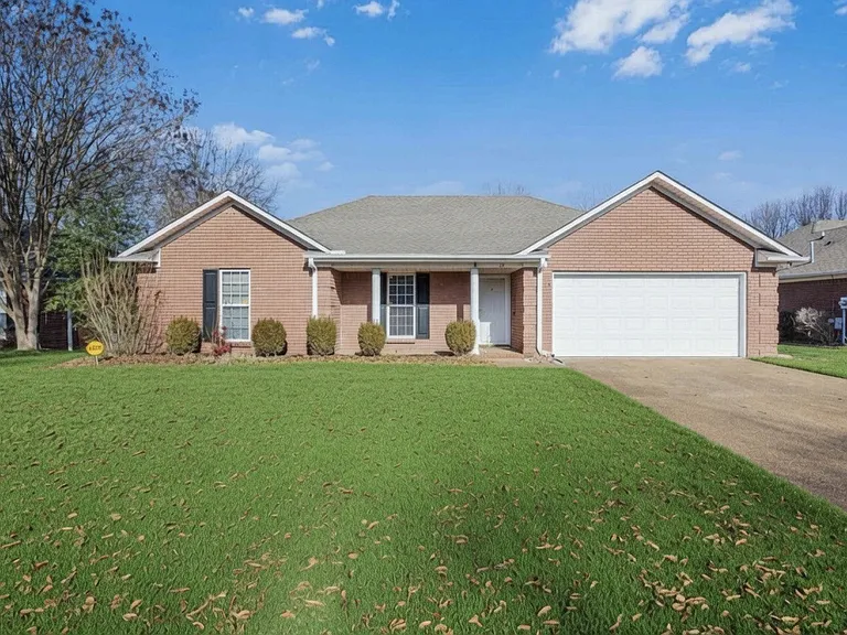 17 Castlegate Dr — Photo 1