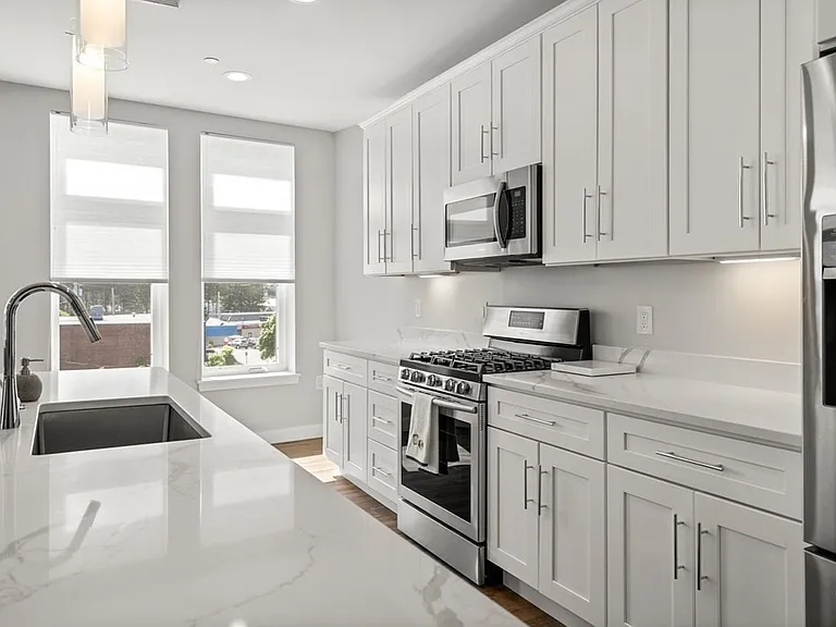 642 Main St #301 — Photo 4