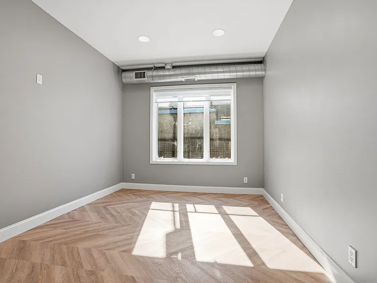 182 Gay St #110 — Photo 7