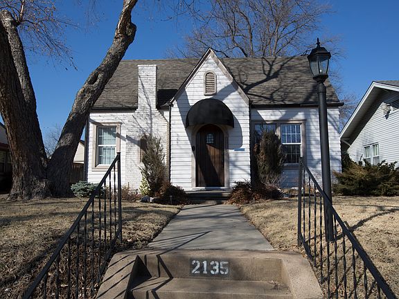 Loaded with Charm! Updated Historical Midtown Bungalow located in the heart of Midtown within walking distance of Utica Square Mall, Cascia Hall and Monte Casino Schools.