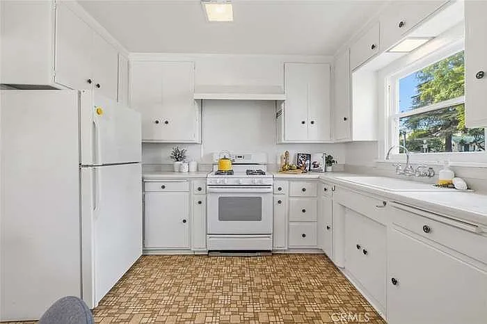 3658 Sierra Vista Ave — Photo 21