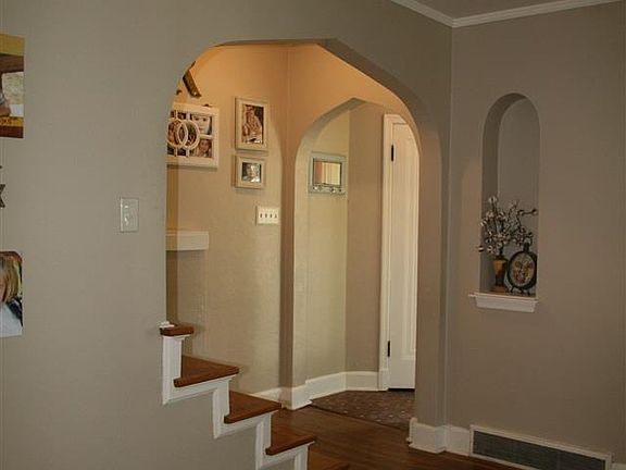 4th image of 2811 Sunset Cir