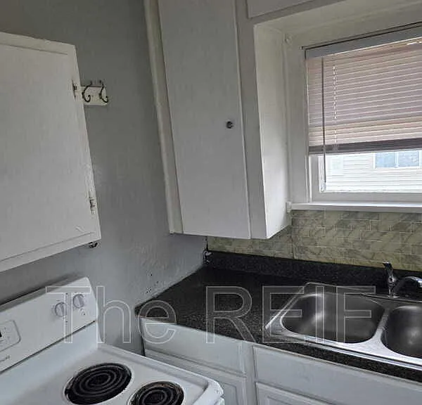 1023 Barrie Ave — Photo 13