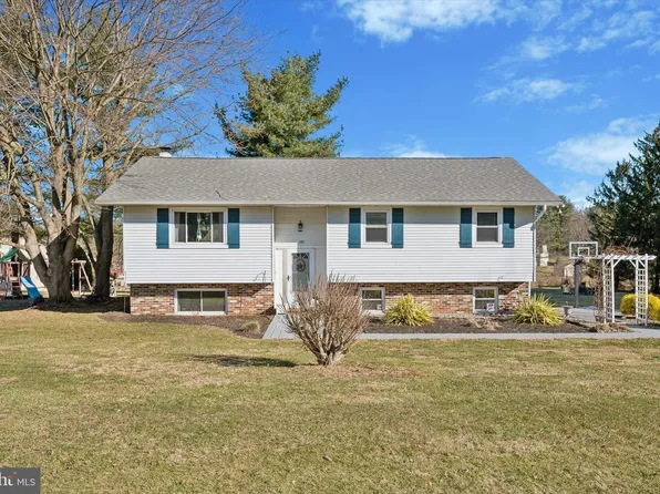 210 Valley Green Dr, Coatesville, PA 19320