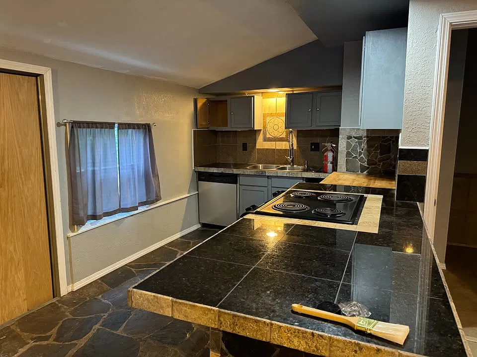 2 bed, 770 sqft, $1,550 — Photo 2