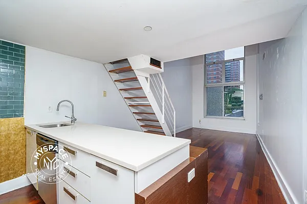 Rented by MySpaceNYC | media 4