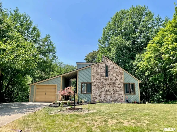 4703 S Canterbury Ct, Mapleton, IL 61547